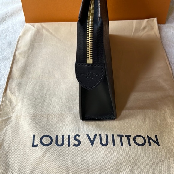 🛵 LOUIS VUITTON TOILETRY POUCH 26 🛵 - Picture 8 of 15